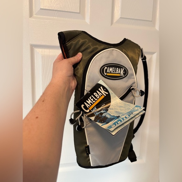 Camelbak Zoid 72oz Hydration Pack Hiking Cycling Skiing Recreation Unisex NWT - Picture 3 of 5